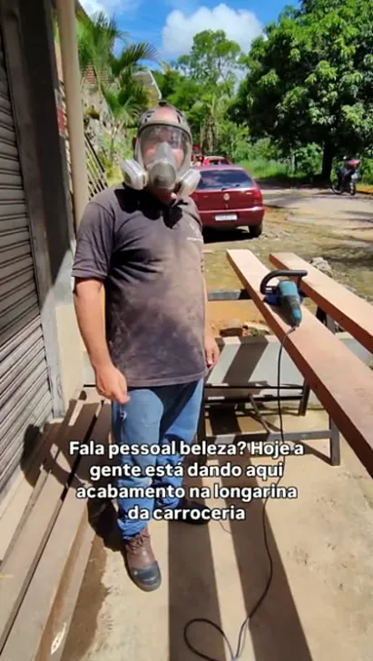Acabamento em madeira na longarina de carroceria