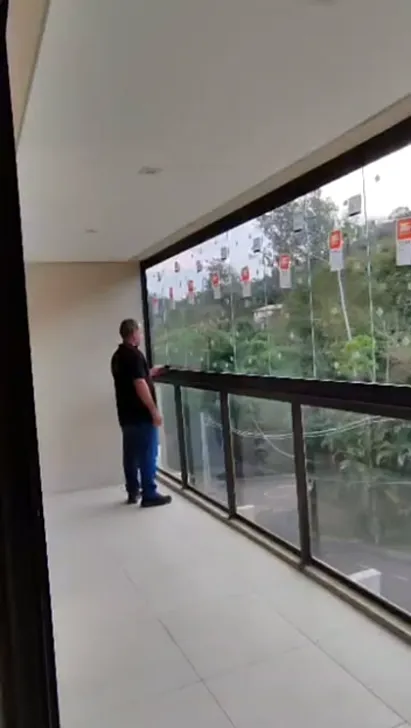 Fechamento de sacada em vidro